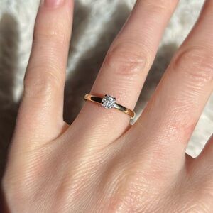 Vintage 18K Gold Solitaire Ring